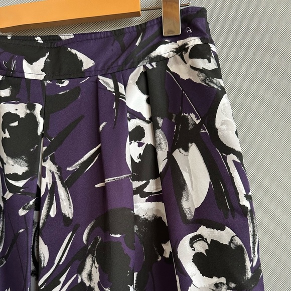 Ann Taylor | Floral Midi Skirt | Skirt With Pockets Pattern | Fit and Flair - Picture 3 of 6